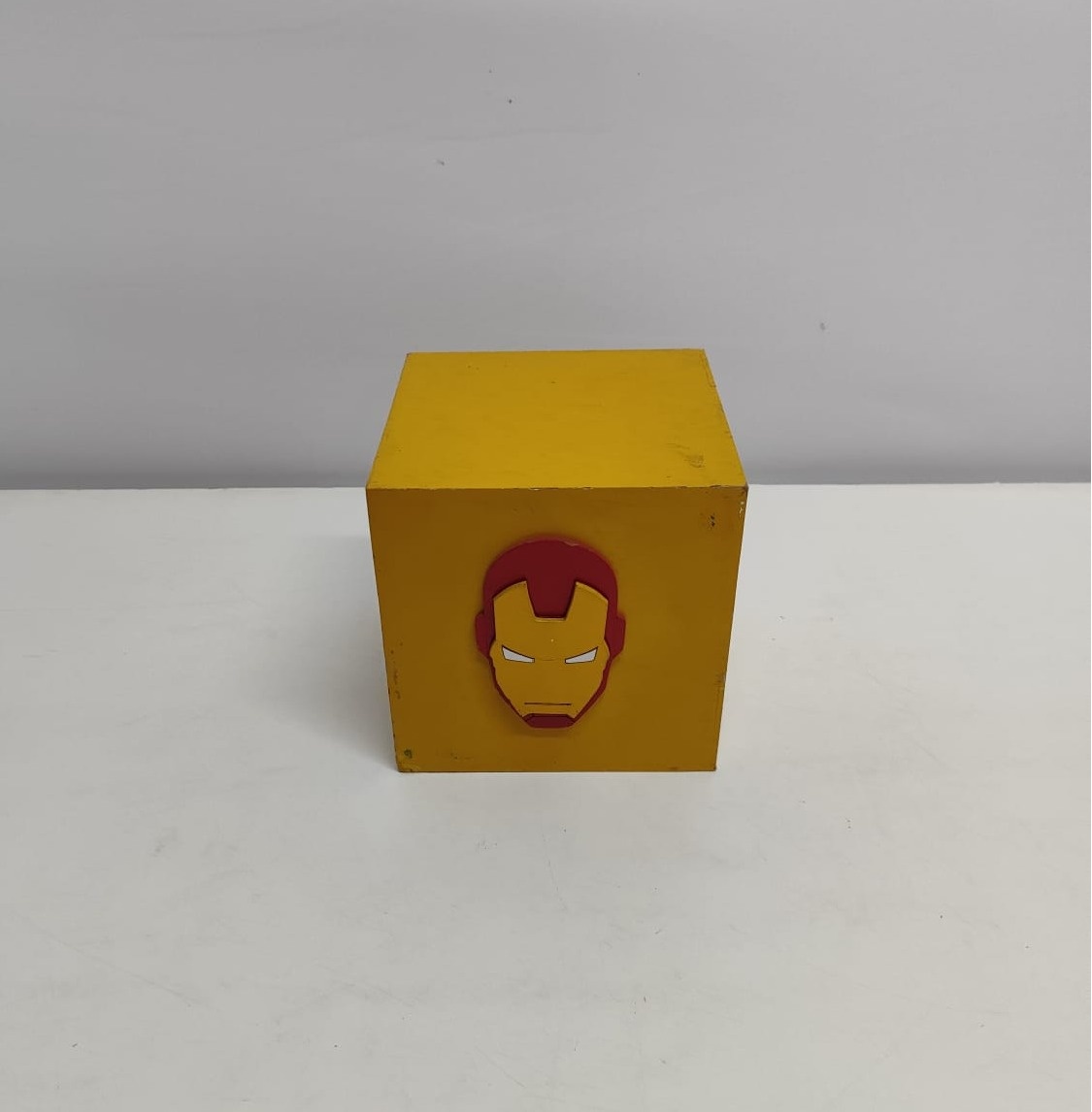 Cubo Simbolo Homem de Ferro (Herois) 15Cm X 15Cm  - BB Festas Aluguel 