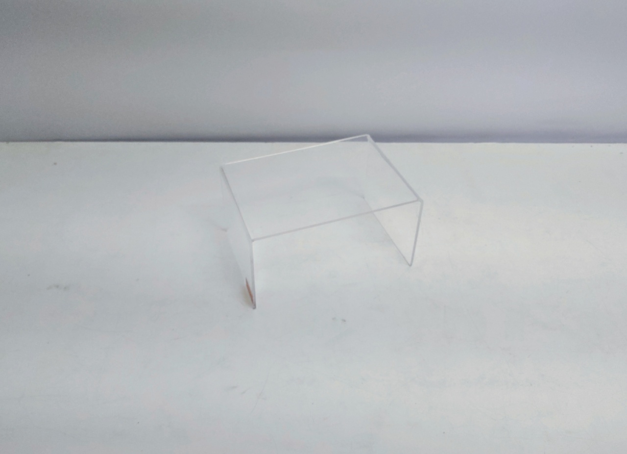 Suporte Acrílico Retangular 10Cm Alt X 13Cm Larg X 19Cm Comp - BB Festas Aluguel 