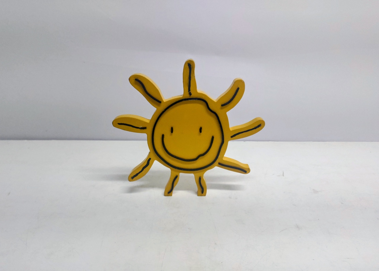 Sol Sorridente Mdf 24Cm Alt X 24Cm Larg  - BB Festas Aluguel 