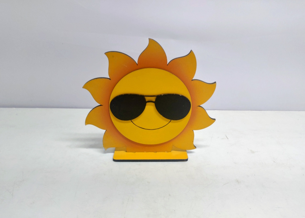 Totem Sol Com Óculos 25Cm Alt X 25Cm Larg  - BBFestasAluguel 