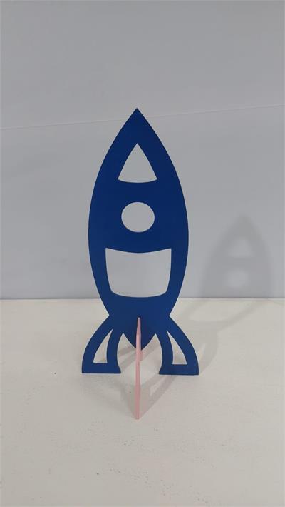 Totem Foguete Azul Pequeno Em Mdf (Astronauta) 30Cm X 15Cm - BB Festas Aluguel 