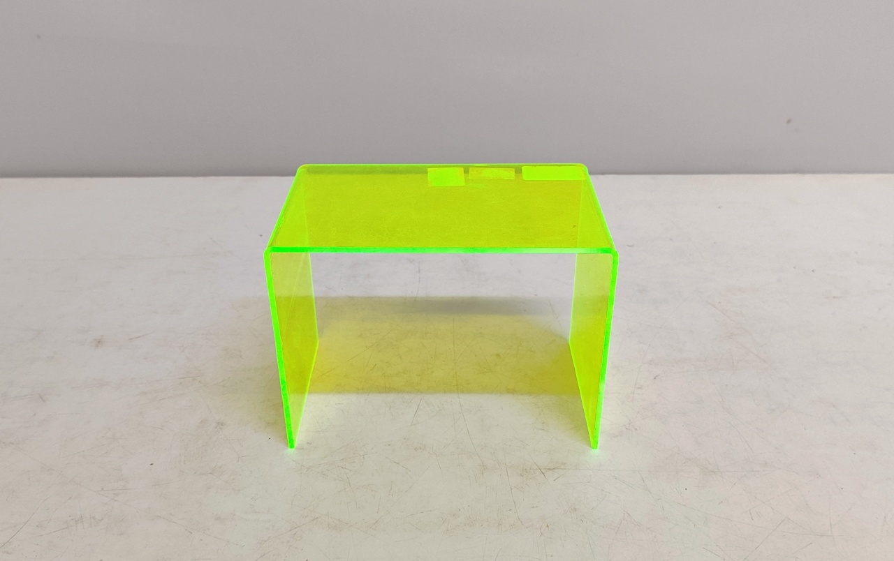 Suporte Acrílico Verde Neon 12Cm Alt X 15Cm X 10Cm  - BB Festas Aluguel 
