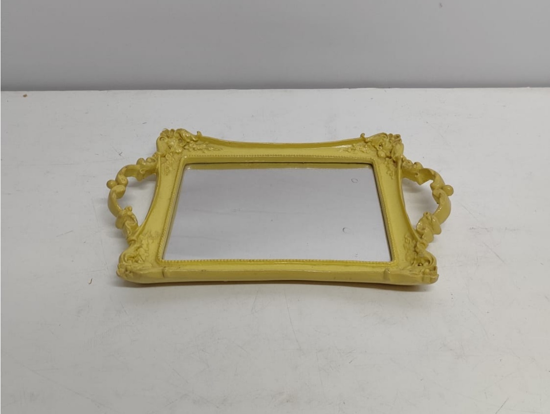 Bandeja Espelho Retangular Com Alça Amarelo Alt 2Cm X 20Cm X 32Cm - BBFestasAluguel 