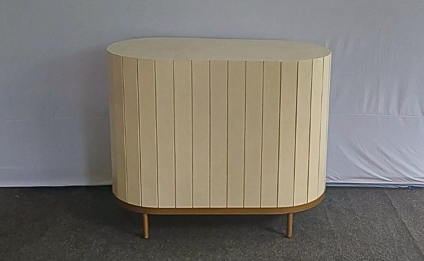 Balcão Oval Ripado Bege 80Cm Alt X 1M Larg X 50Cm Comp  - BB Festas Aluguel 