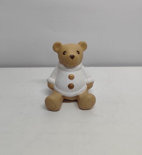 Urso Bege Com Roupa Branco 20Cm Alt X 16Cm Larg X 15Cm Comp - BB Festas Aluguel 