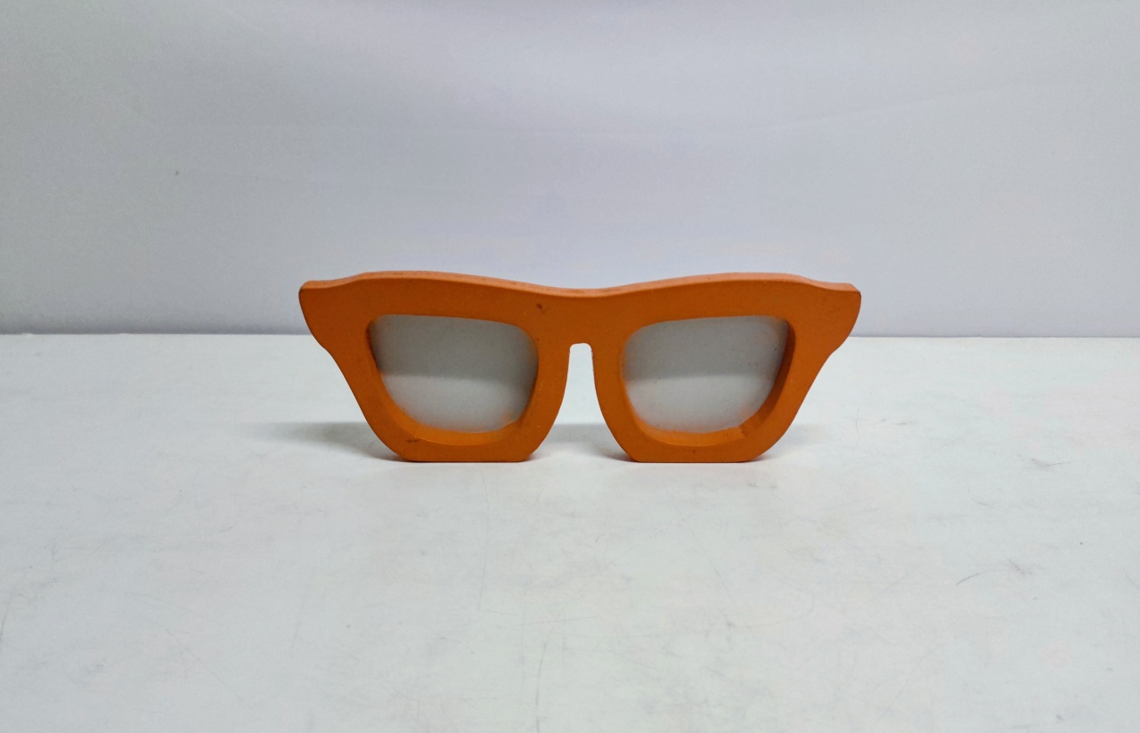 Óculos Decorativo Mdf Laranja 10Cm Alt X 28Cm Larg  - BB Festas Aluguel 