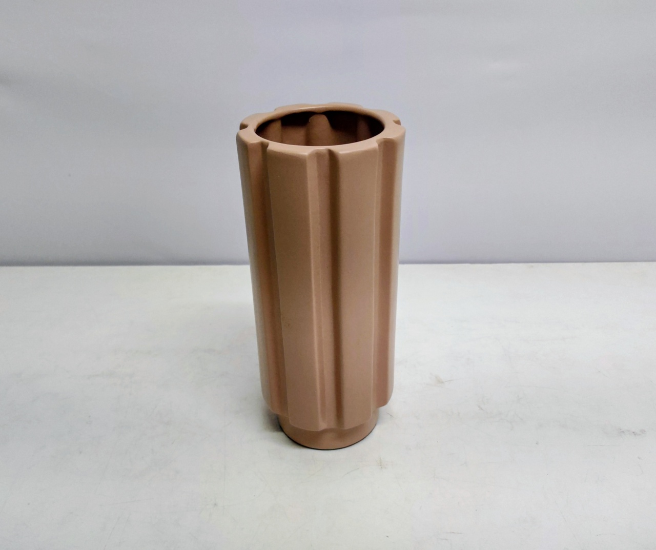 Vaso Cilindro Canelado Bege Fosco 27Cm Alt X 12Cm Diametro - BB Festas Aluguel 