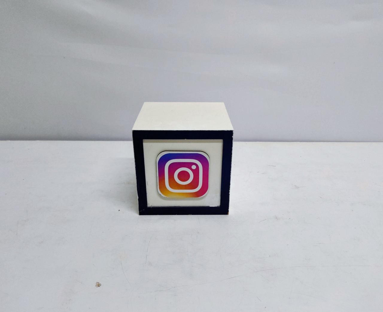 Cubo Instagram 15Cm Alt X 15Cm X 15Cm - BB Festas Aluguel 