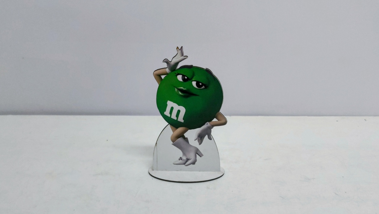Totem M&M Verde 21Cm Alt X 13Cm Larg  - BB Festas Aluguel 