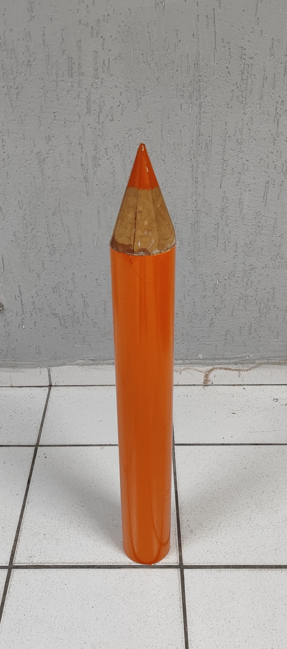 Lápis Decorativo de Chão Laranja 85Cm Alt X 10Cm Diametro  - BB Festas Aluguel 