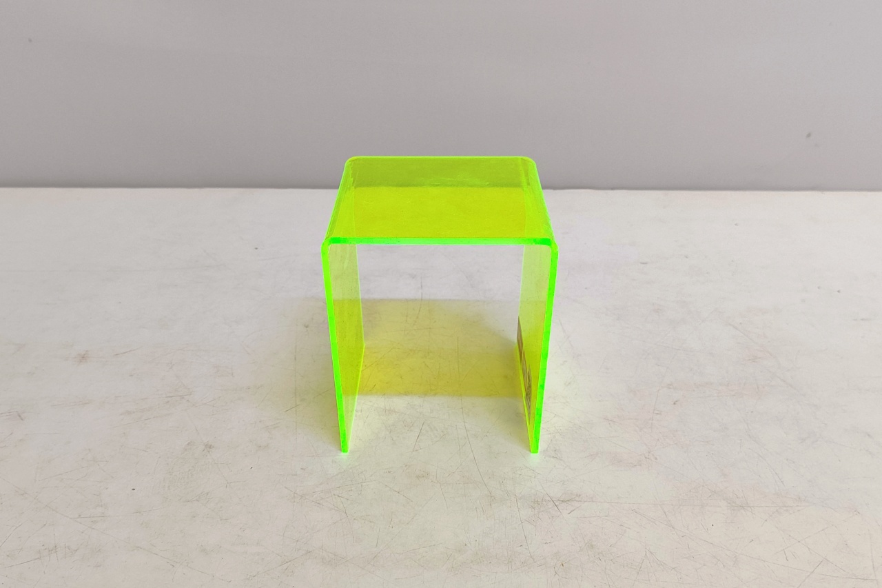 Suporte Acrílico Verde Neon 12Cm Alt X 10Cm X 10Cm  - BB Festas Aluguel 