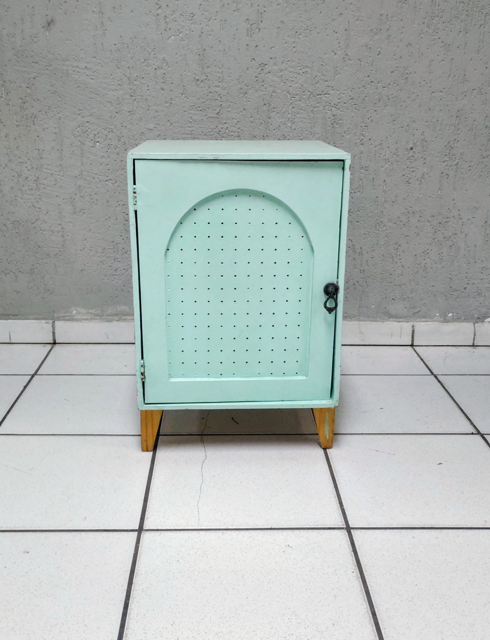 Nicho Com Porta Verde Claro 62Cm Atl X 40Cm X 40Cm  - BB Festas Aluguel 
