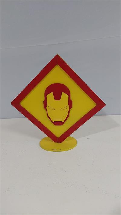 Totem Simbolo Homem de Ferro Em Mdf (Herois) 23Cm X 23Cm - BB Festas Aluguel 
