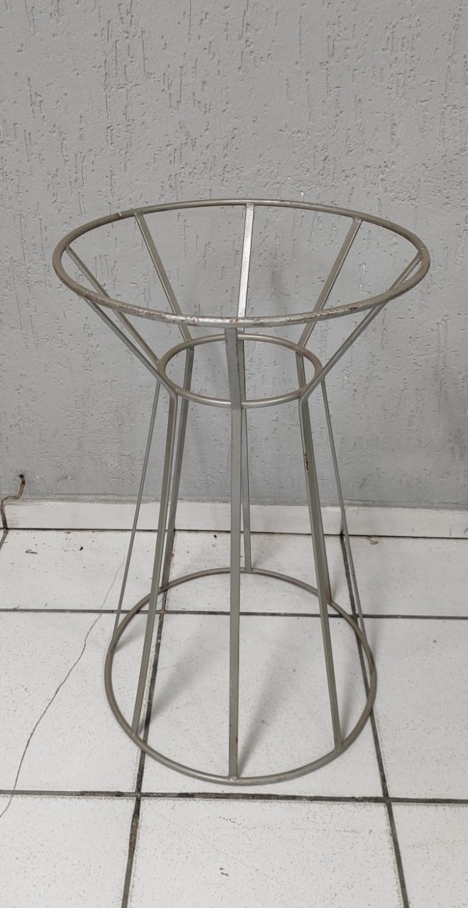 Mesa Pé Telado Prata + Tampo 60Cm Alt X 40Cm Diametro - BBFestasAluguel 