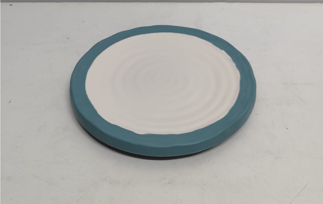 Bandeja Redondo Trabalhada Azul/Branco 25Cm Diametro - BBFestasAluguel 