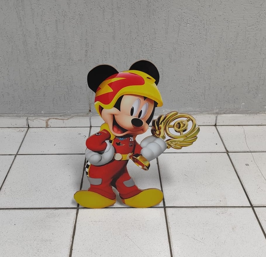 Totem de Chão Mickey Como Piloto 65Cm X 50Cm - BB Festas Aluguel 