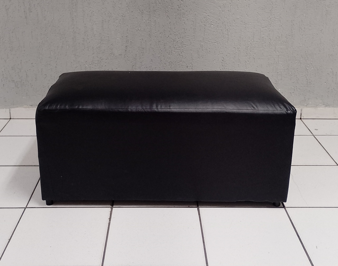 Puff G Preto 45Cm Alt X 84Cm X 50Cm  - BB Festas Aluguel 