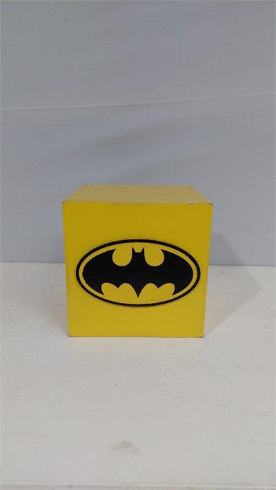 Cubo Simbolo Batman Em Mdf (Herois) 15Cm X 15Cm - BB Festas Aluguel 