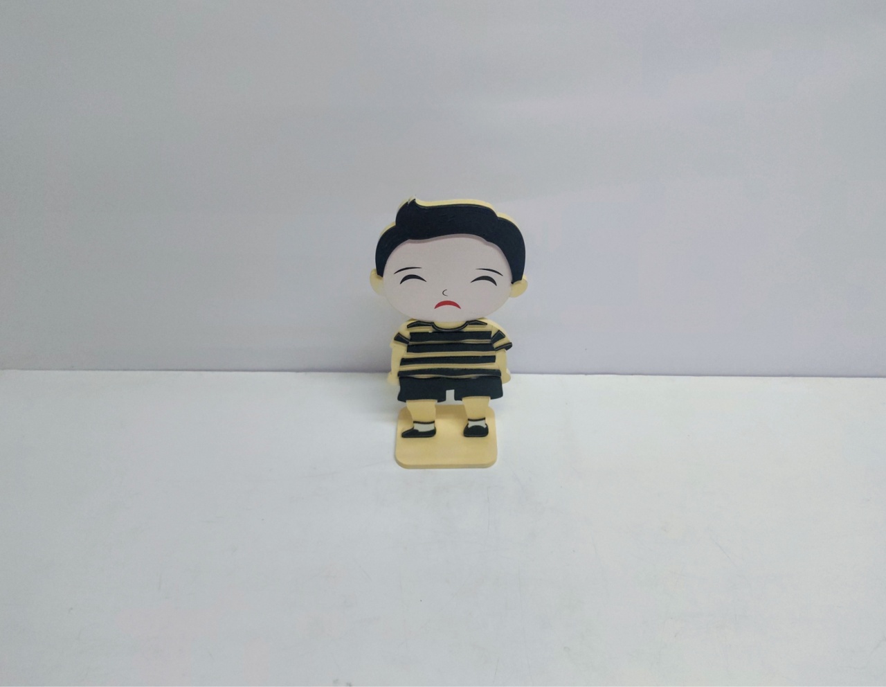 Totem Personagem Feioso (Família Addams) 28Cm Alt X 9Cm Diametro  - BB Festas Aluguel 