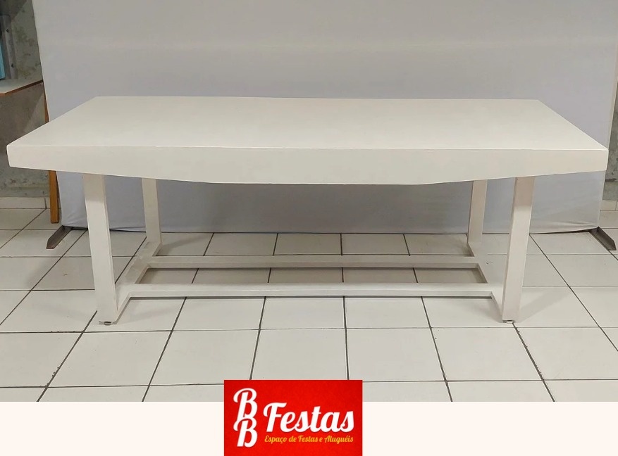 Mesa Retangular Base Ferro Branca Com Tampo 2,20M X 80Cm - BB Festas Aluguel 