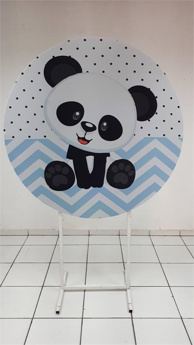 Painel Sublimado Redondo Pandinha Sentado Fundo Azul 1,30Cm - BB Festas Aluguel 