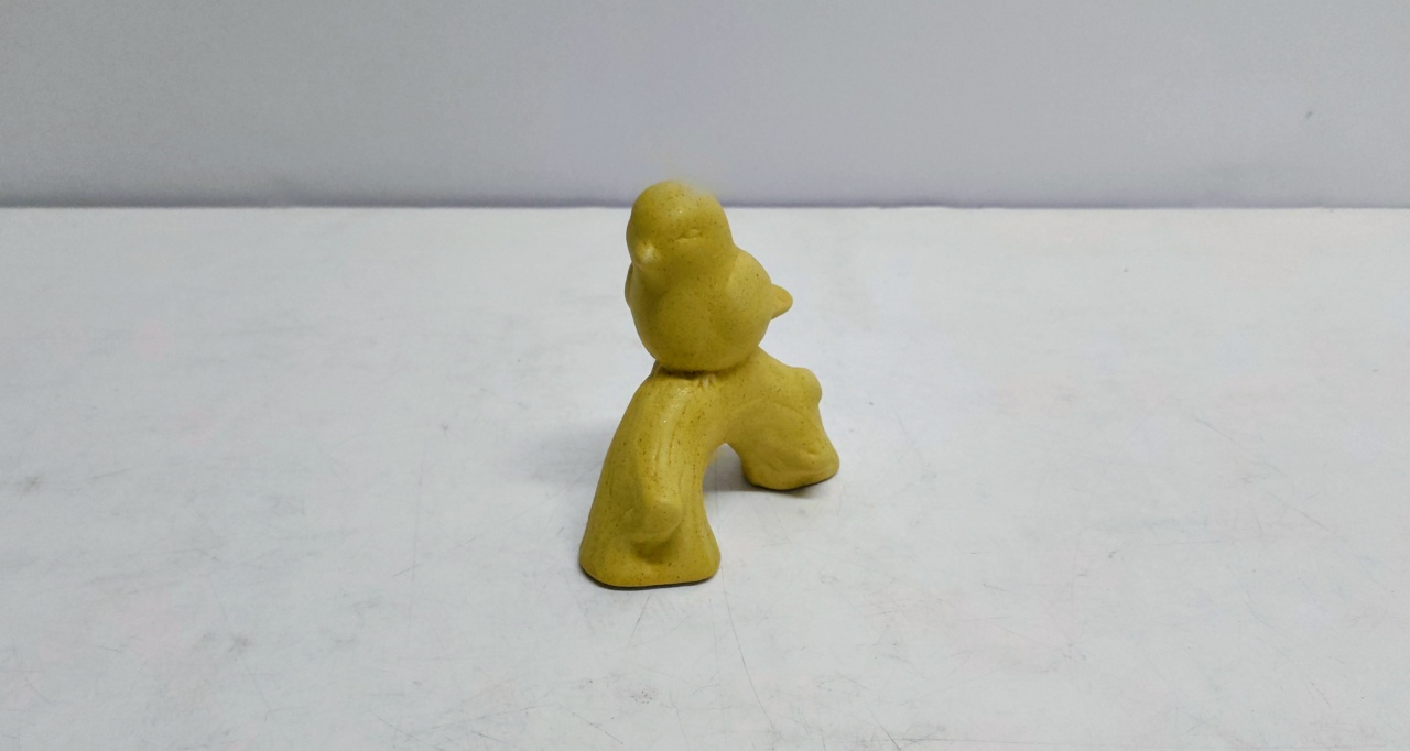Pássaro Sob Galho Amarelo  - BB Festas Aluguel 