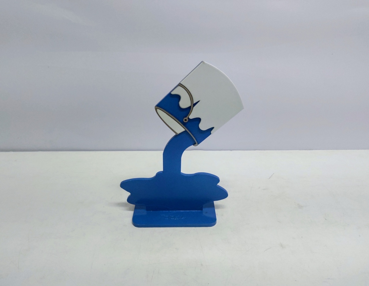 Totem Balde de Tinta Azul Tombada (Abc) 28Cm Alt X 15Cm Larg  - BB Festas Aluguel 