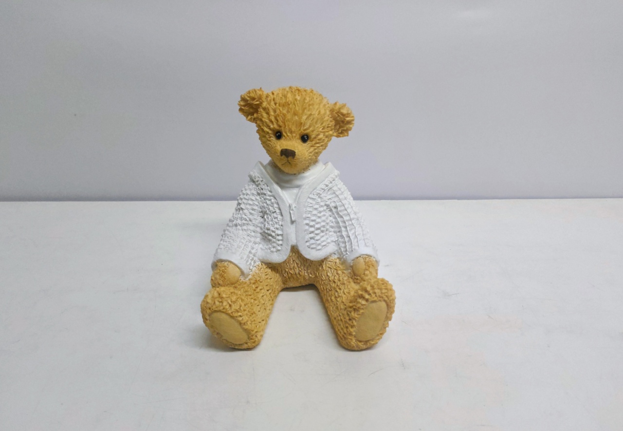 Urso/M Com Roupa Branca (Chá Baby) 20Cm Alt X 16Cm Larg X 17Cm Comp  - BB Festas Aluguel 