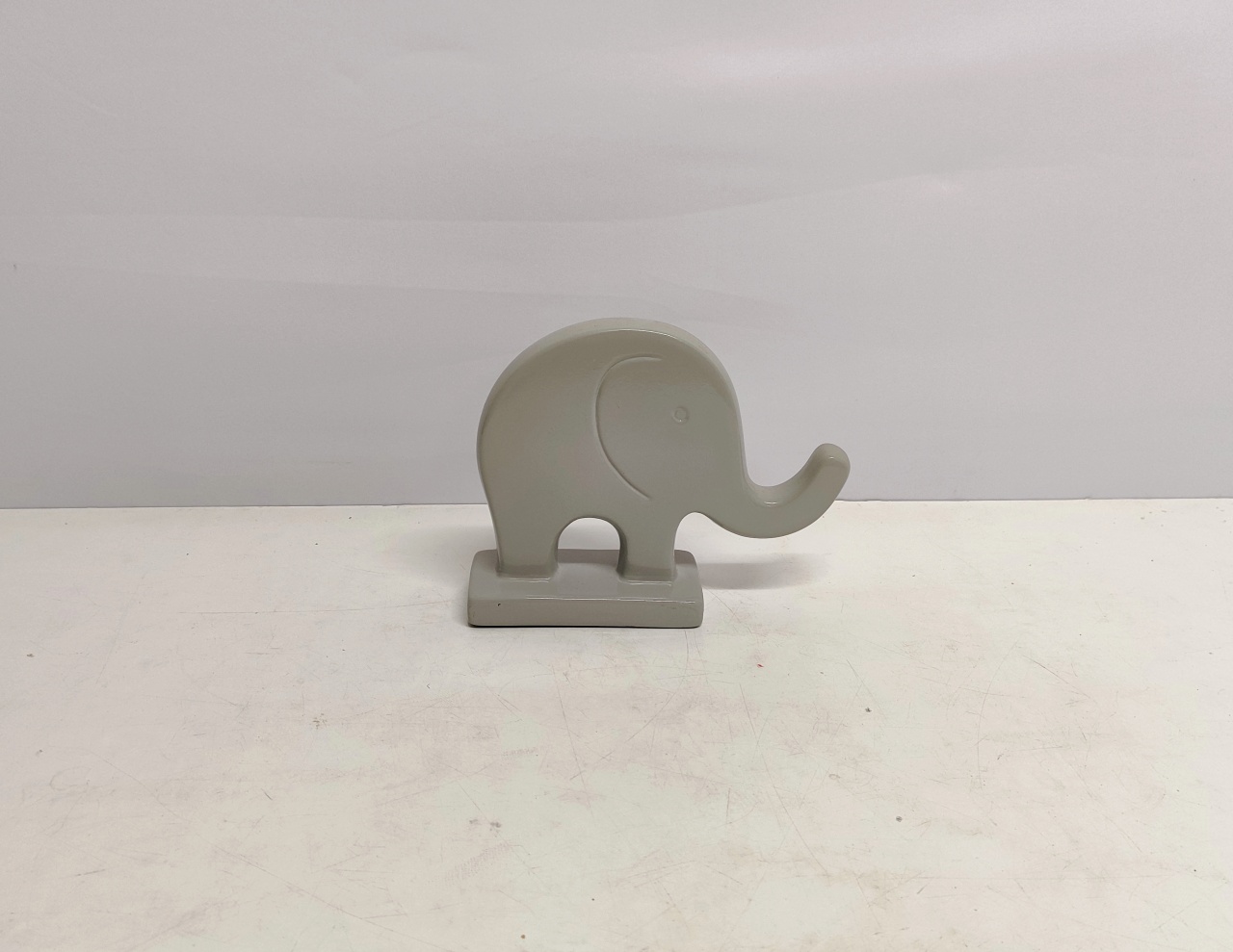 Elefante Cinza Decorativo de Cerâmica 18Cm Alt X 22Cm Larg X 7Cm Comp  - BB Festas Aluguel 