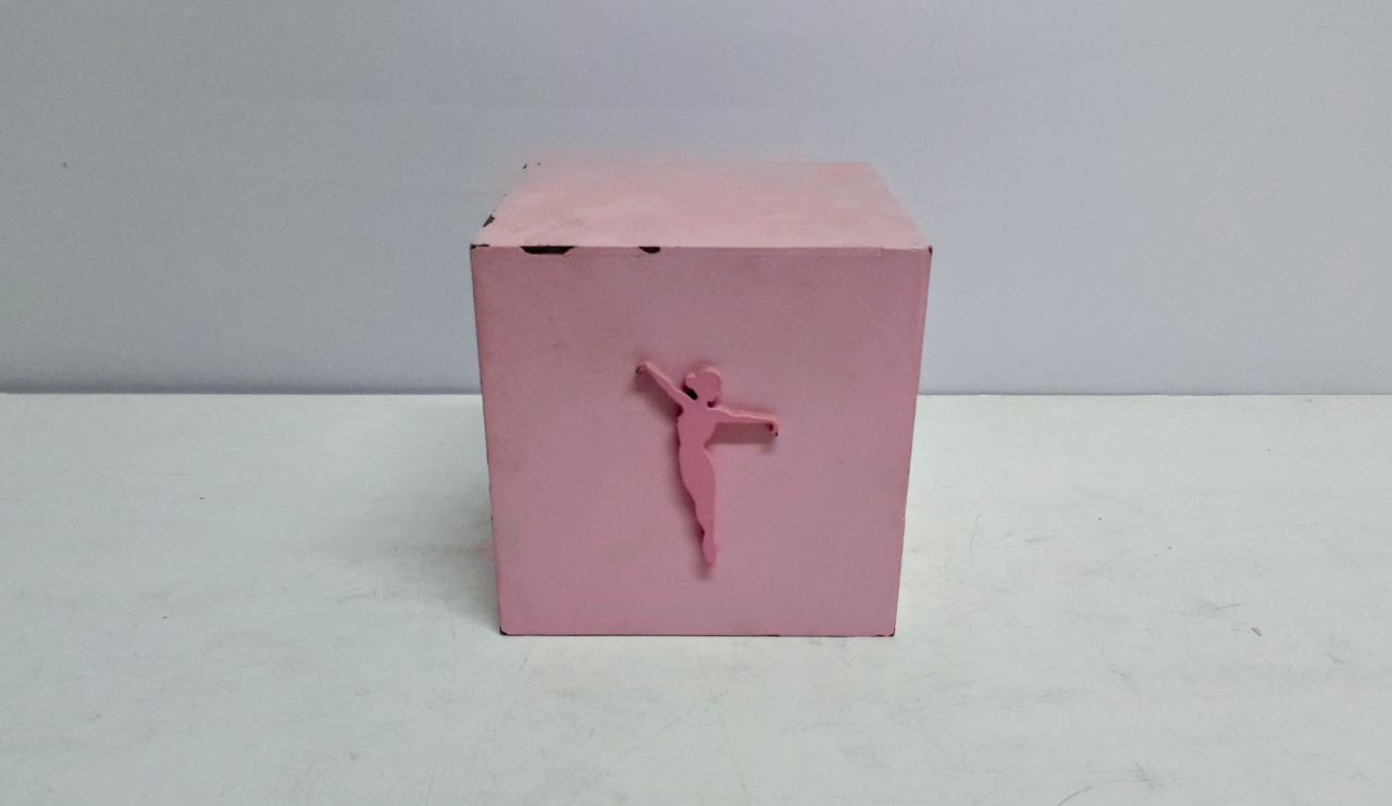 Cubo Rosa Bailarina 15Cm Alt X 15Cm X 15Cm - BB Festas Aluguel 