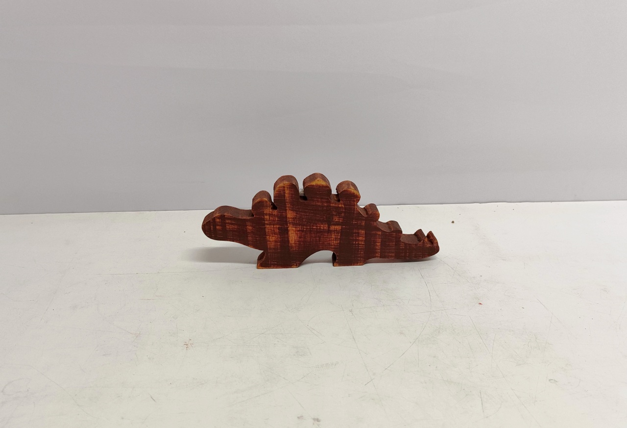 Dinossauro Marrom Mdf 9Cm Alt X 23Cm Comp - BB Festas Aluguel 