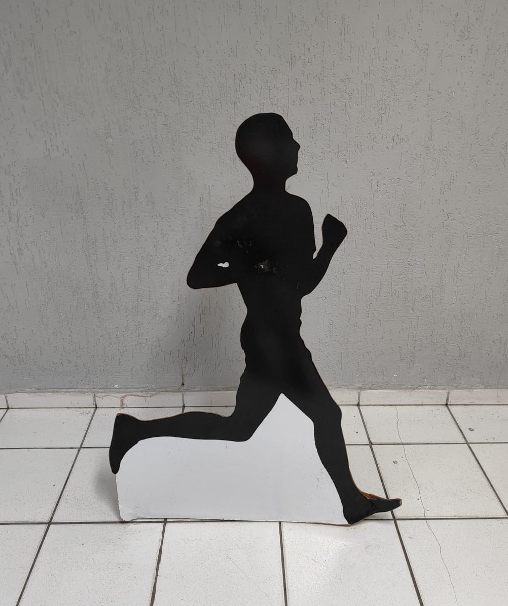 Totem de Chão Corredor Atleta 1,20M X 75Cm  - BB Festas Aluguel 