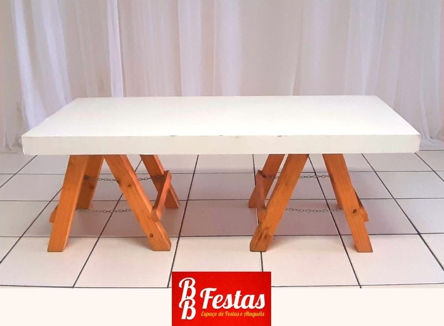 Mesa Montessori (Baixa) Cavalete Com Tampo Branco 55Cm Alt X 1,50M Larg X 60Cm Comp - BB Festas Aluguel 