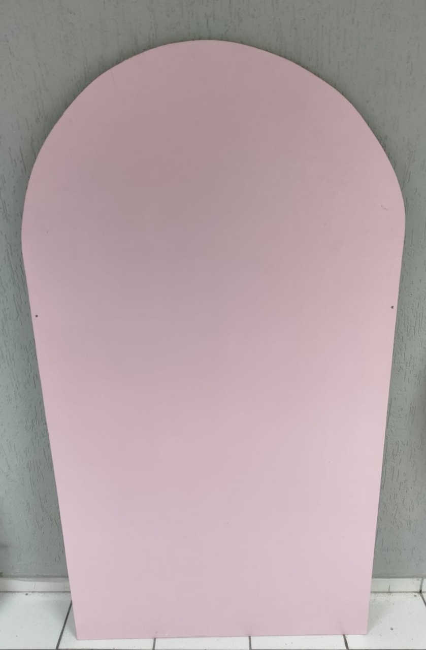 Painel Madeira Oval Rosa 2M Alt X 1,10M Larg - BBFestasAluguel 