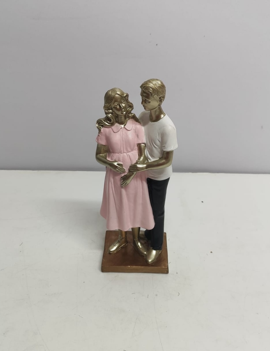 Escultura Casal Na Gravidez 25Cm Alt X 8Cm X 8Cm - BBFestasAluguel 