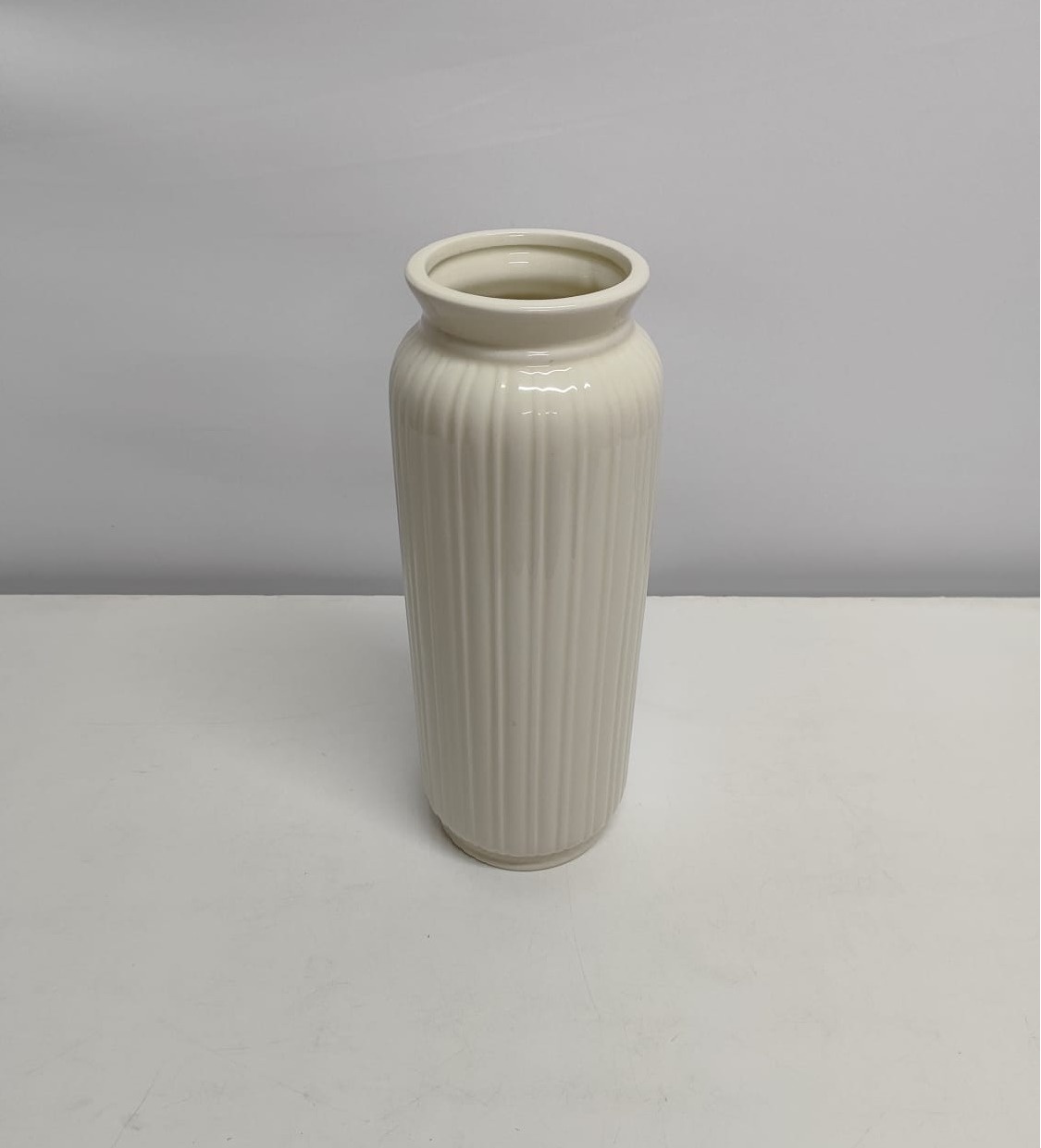 Vaso Cilindro Canelado Amarelo Claro 34Cm Alt X 12Cm Diametro  - BB Festas Aluguel 