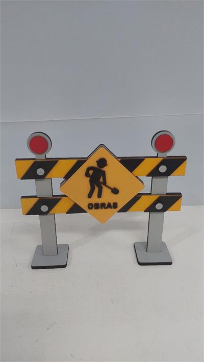 Totem Atenção Obras Em Mdf (Cosntrutor) 25Cm X 25Cm - BB Festas Aluguel 