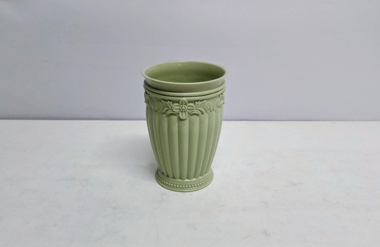 Vaso Plástico Ondulado Verde Claro 17Cm Alt X 12Cm Diametro  - BB Festas Aluguel 