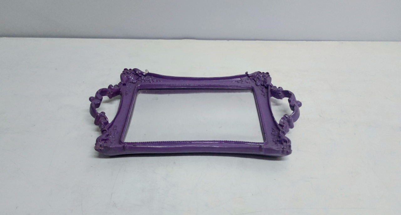 Bandeja Espelho Retangular Com Alça Violeta 3Cm Alt X 18Cm Larg X 32Cm Comp - BB Festas Aluguel 