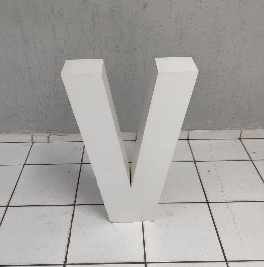 Letra V Mdf 80Cm - BB Festas Aluguel 