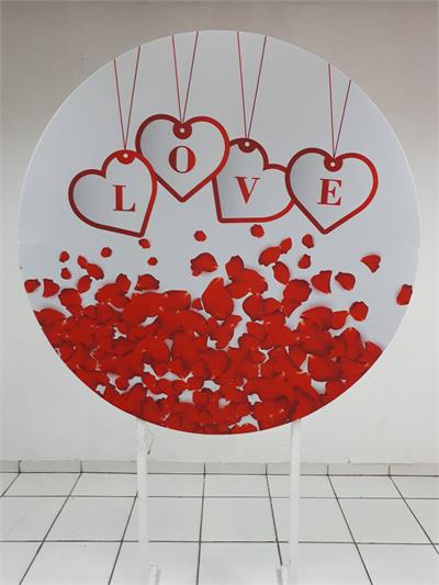 Painel Sublimado Redondo Love Pendurado (Dia dos Namorados) 1,30Cm - BB Festas Aluguel 