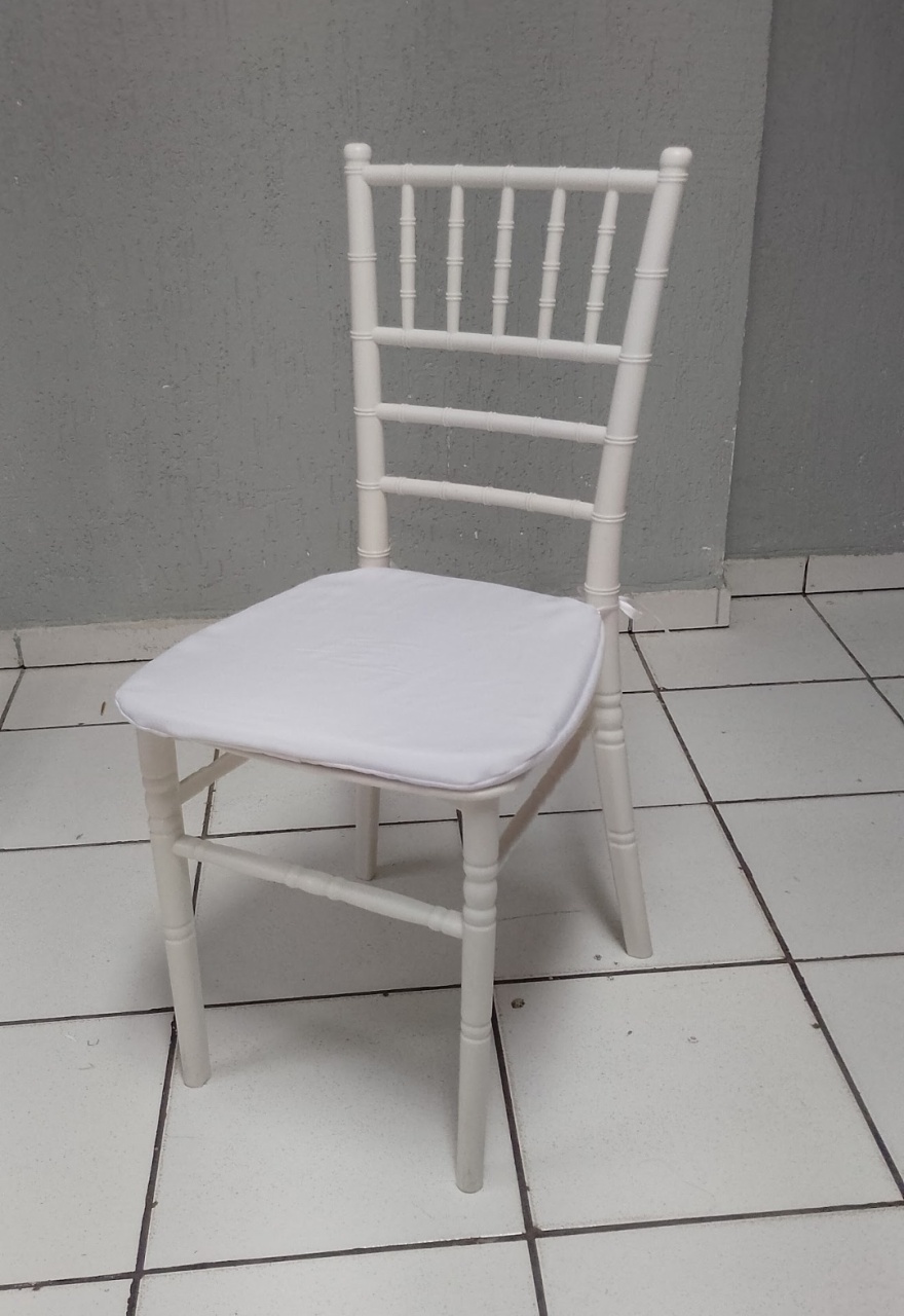 Cadeira Branca Tiffany 85Cm Alt X 40Cm X 50Cm  - BB Festas Aluguel 