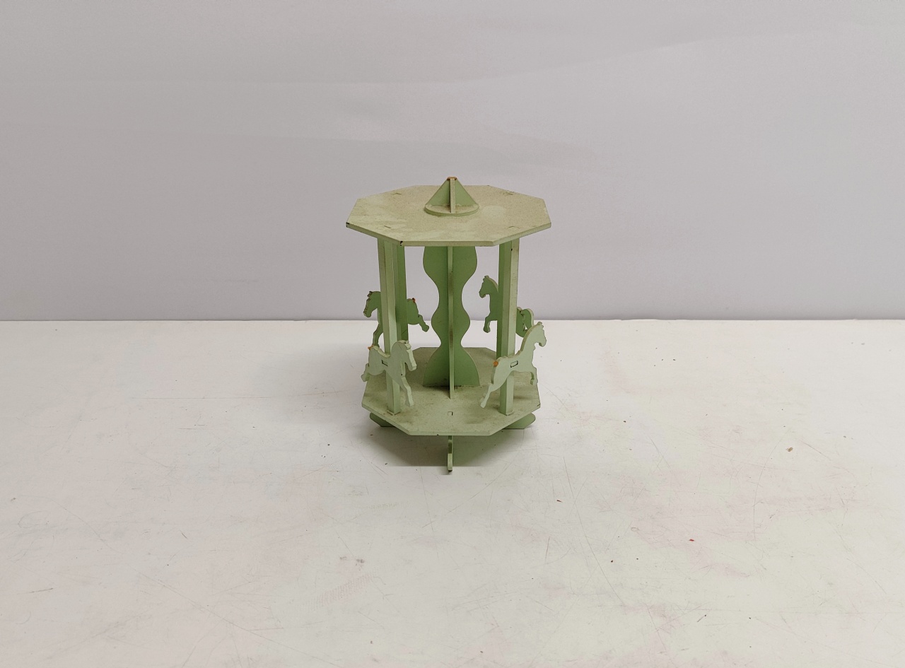 Mini Carrossel Verde Mdf 16Cm Alt X 12Cm Diametro  - BB Festas Aluguel 