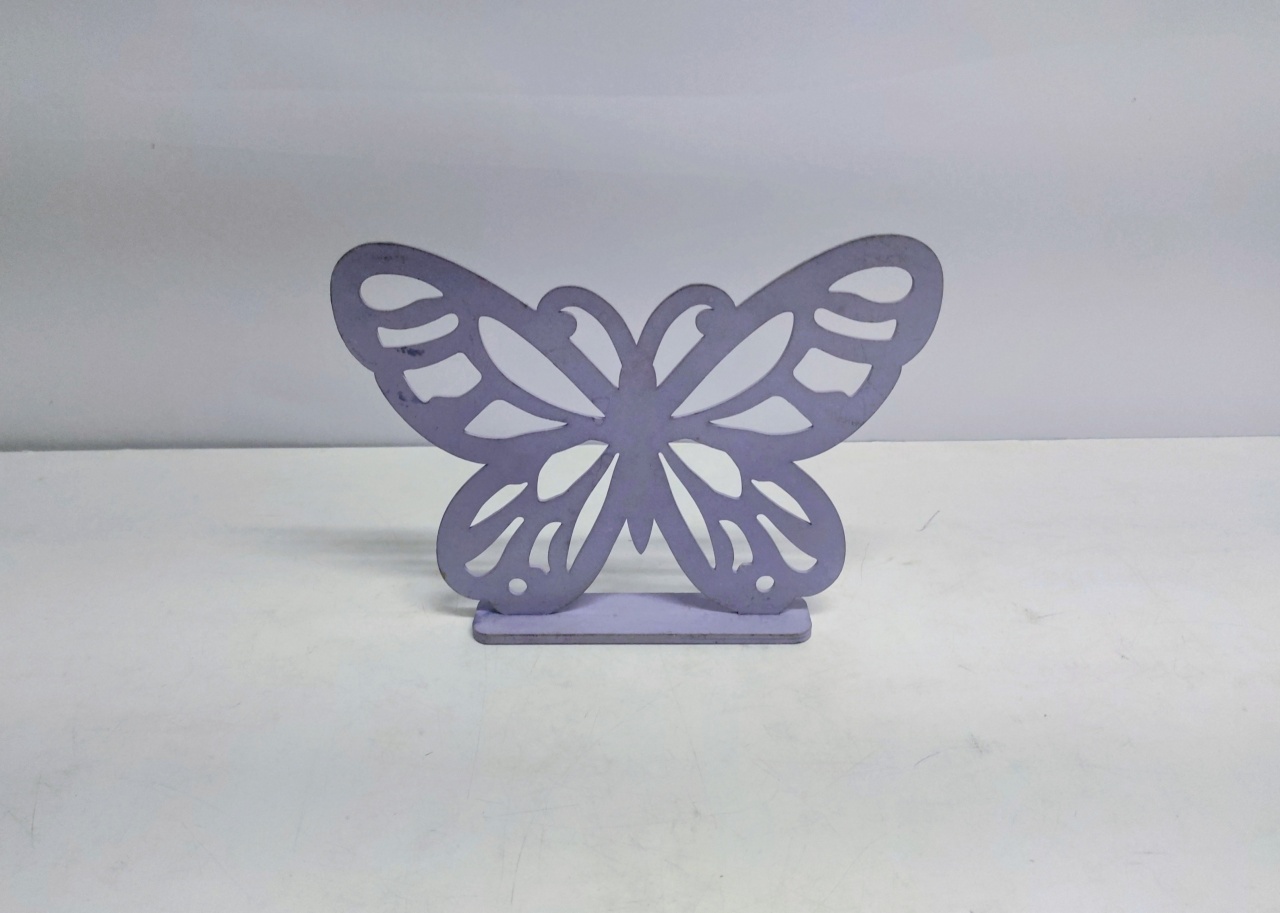 Totem Borboleta Lilás  21Cm Alt X 29Cm Larg  - BBFestasAluguel 