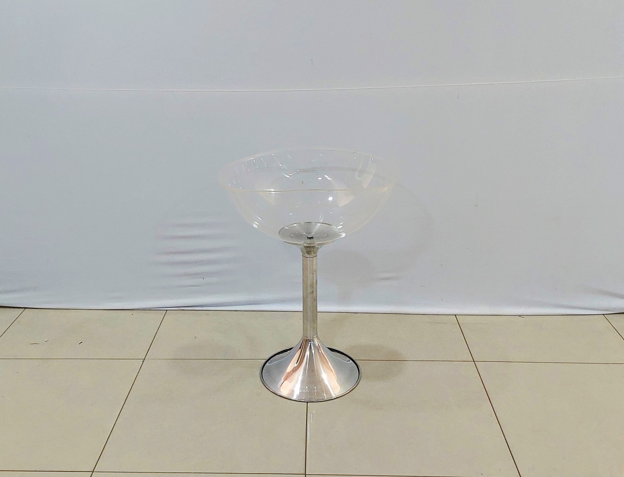 Champanheira Acrílico de Chão  75Cm Alt X 55Cm Diametro - BB Festas Aluguel 