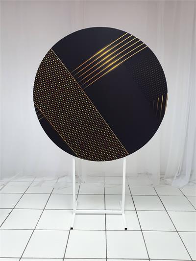 Painel Sublimado Redondo Fundo Preto Com Detalhe Dourada 1,30Cm - BB Festas Aluguel 