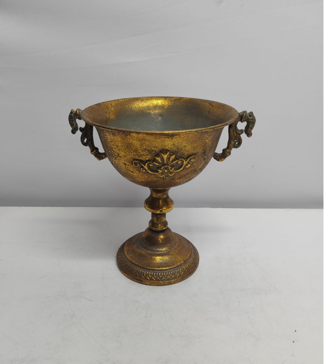 Vaso Vintage Metal Dourada G 35Cm Alt X 12Cm Diametro - BBFestasAluguel 