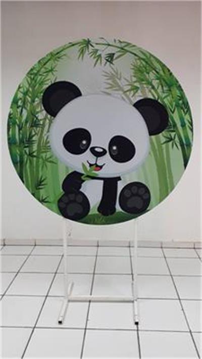 Painel Sublimado Redondo Pandinha Sentado Com Bambu 1,30Cm - BB Festas Aluguel 