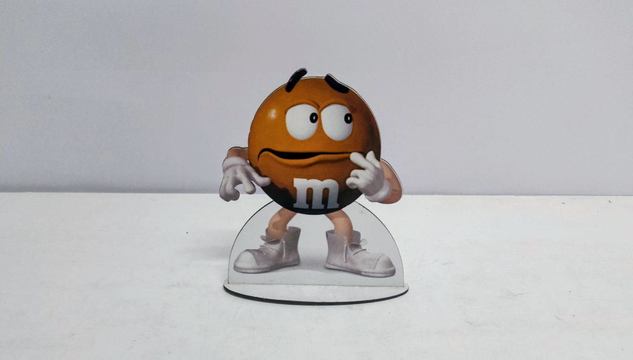 Totem M&M Laranja 22Cm Alt X 15Cm Larg  - BB Festas Aluguel 