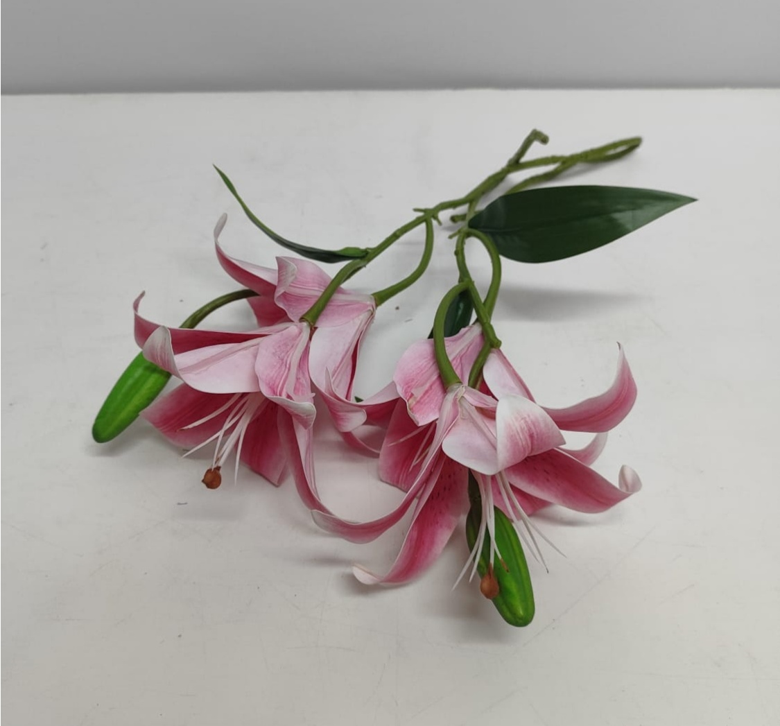 Arranjo Flor Lírios Pétalas Rosa - BBFestasAluguel 